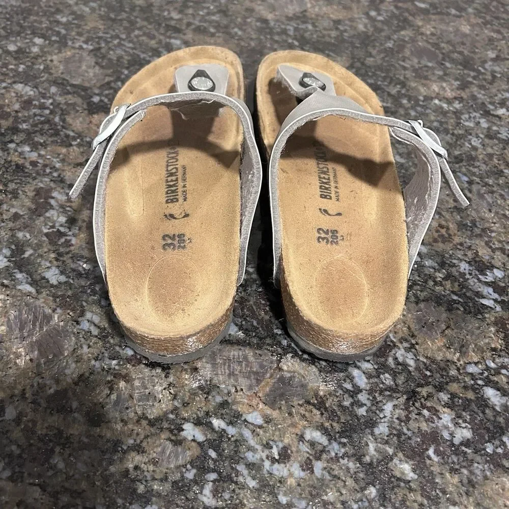 Birkenstock Gizeh Birko‑Flor Silver Thong Sandals Girls size 32